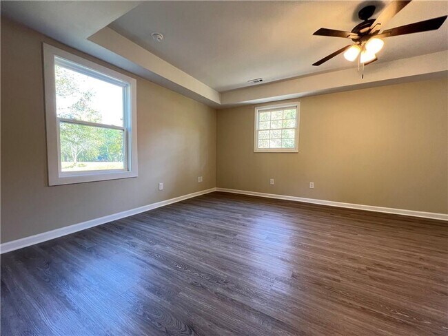 Building Photo - 550 Oglesby Bridge Rd SE