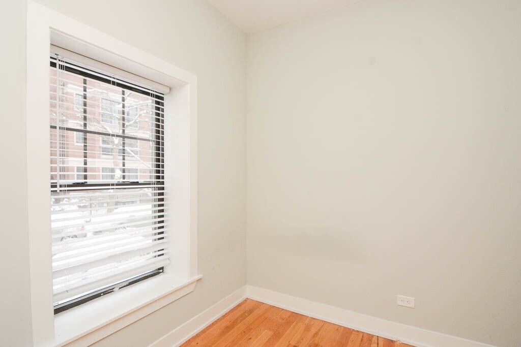 Building Photo - 629 W Oakdale Ave