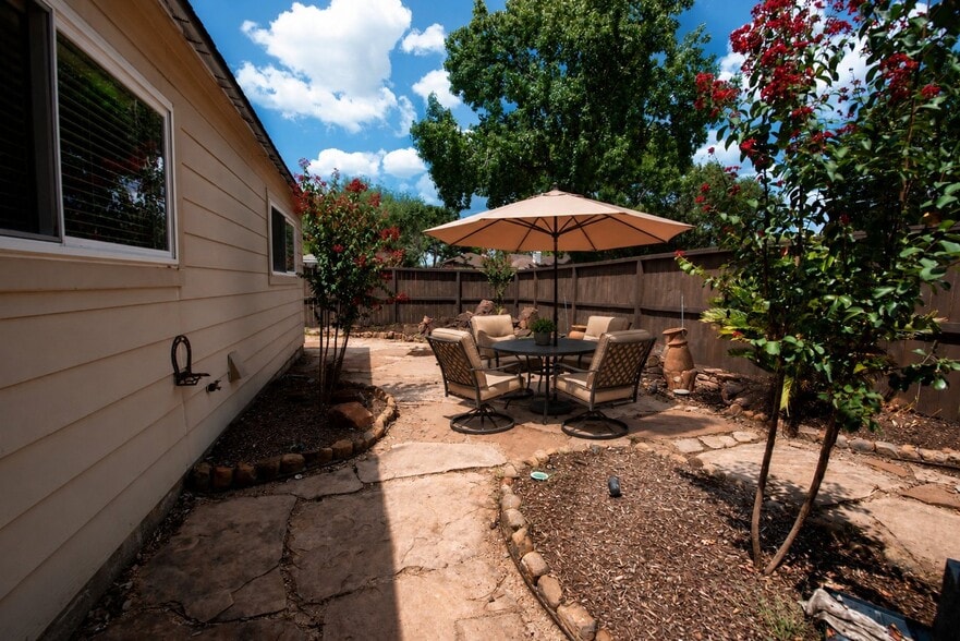 Building Photo - 2303 Silver Sage Dr