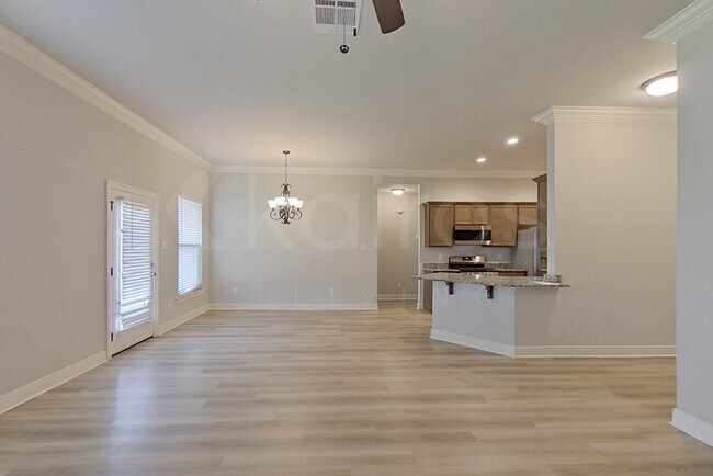 Building Photo - 3207 Rosehill Dr