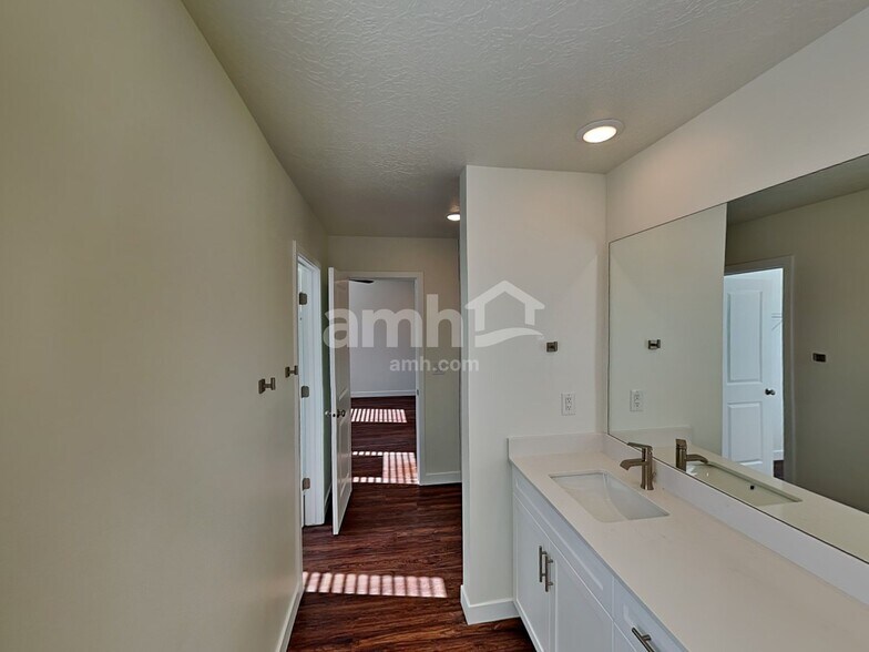 Building Photo - 3453 N Annabell St