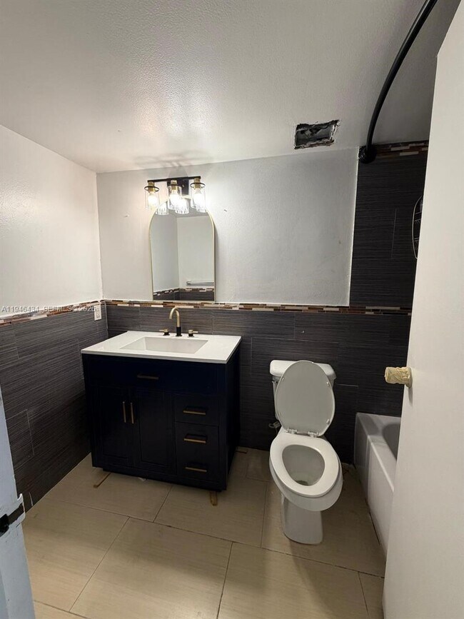 Building Photo - 7601 E Treasure Dr