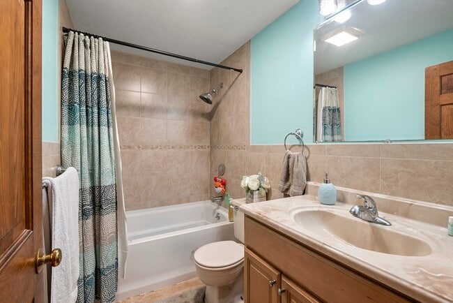 Building Photo - 156 Quincy Shore Dr