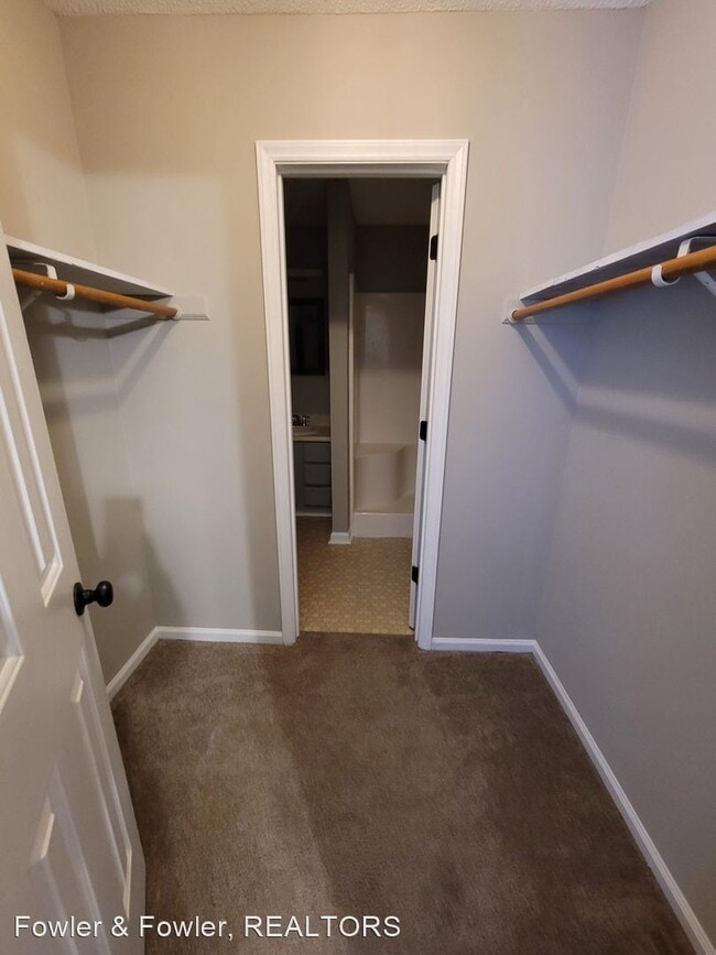 Building Photo - 3 br, 2.5 bath House - 4913 Country Court