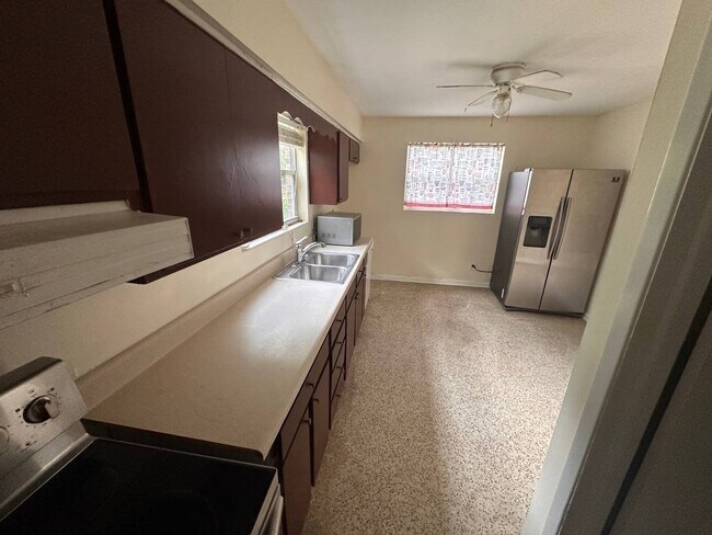 Building Photo - 6064 Longchamp Dr