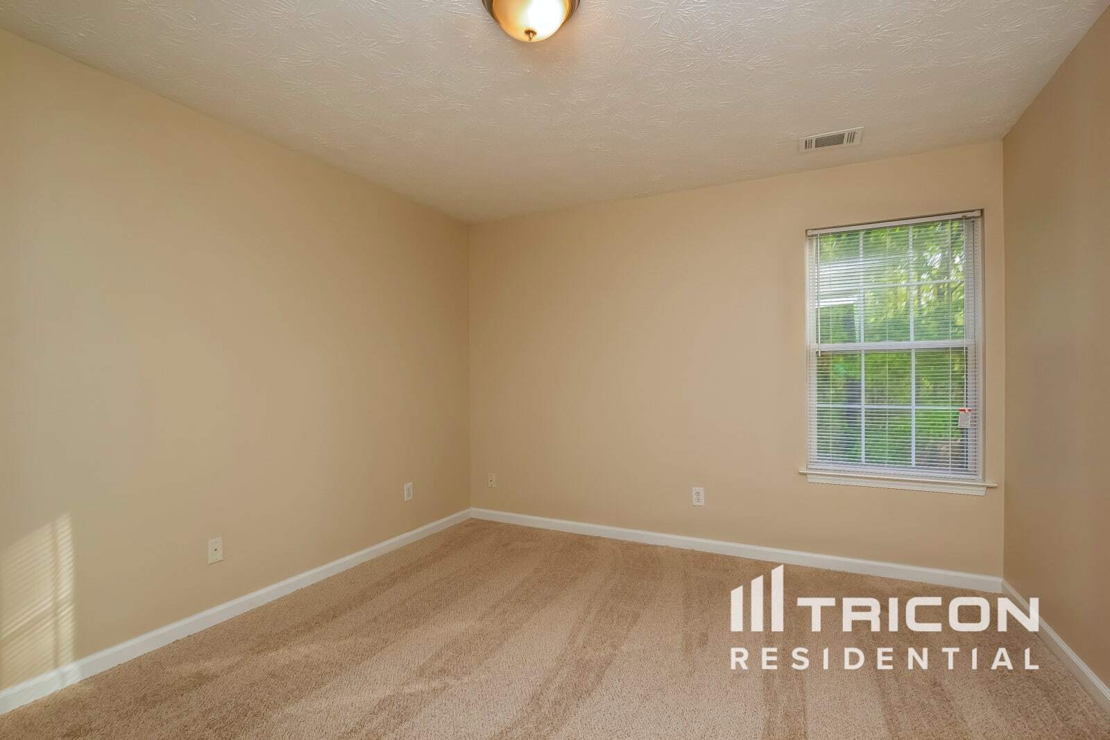 Building Photo - 2255 Hamilton Parc Ln