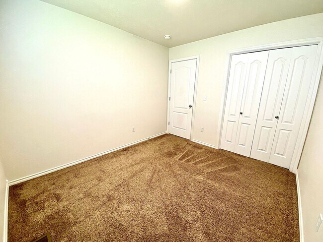 Building Photo - 3 bedroom 2 bath Walking Distance to Sage Valley Middle School