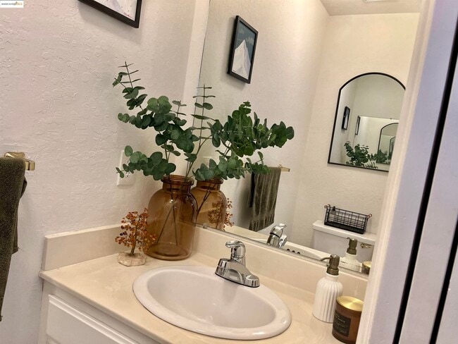 Building Photo - 600 Chandon Ct