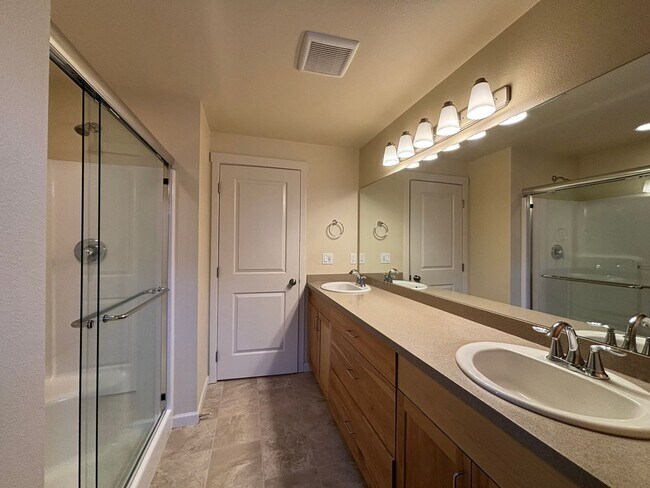 Building Photo - c792