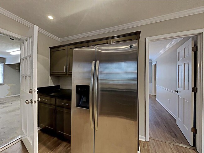 Building Photo - 820 Providence Dr