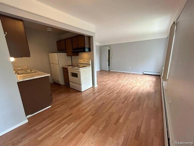 Building Photo - 16480 E 9 Mile Rd