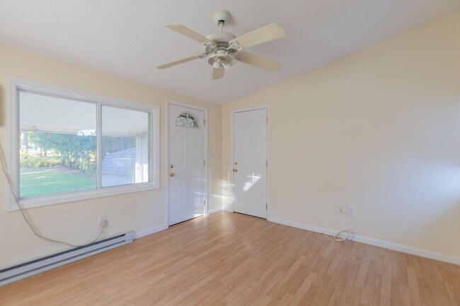 Building Photo - Charming 3-Bedroom Home with Solar Panels ...