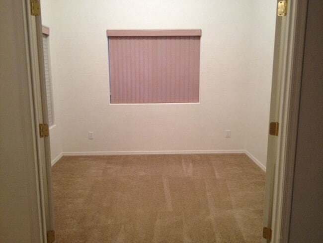 Building Photo - 6956 E Sandhurst Dr