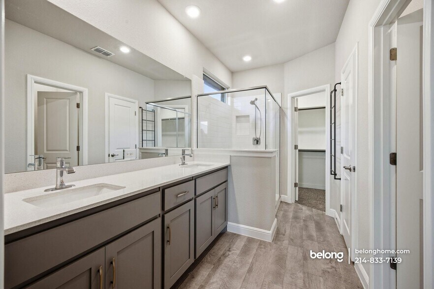 Building Photo - 1832 Chamaeleon Dr