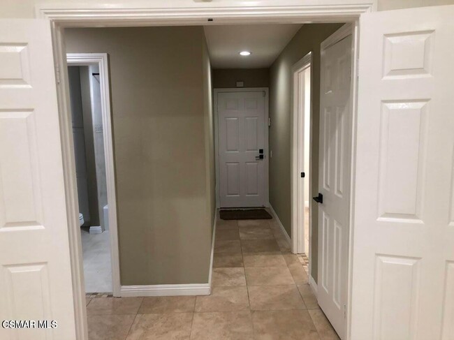 Building Photo - 436 Moondance St