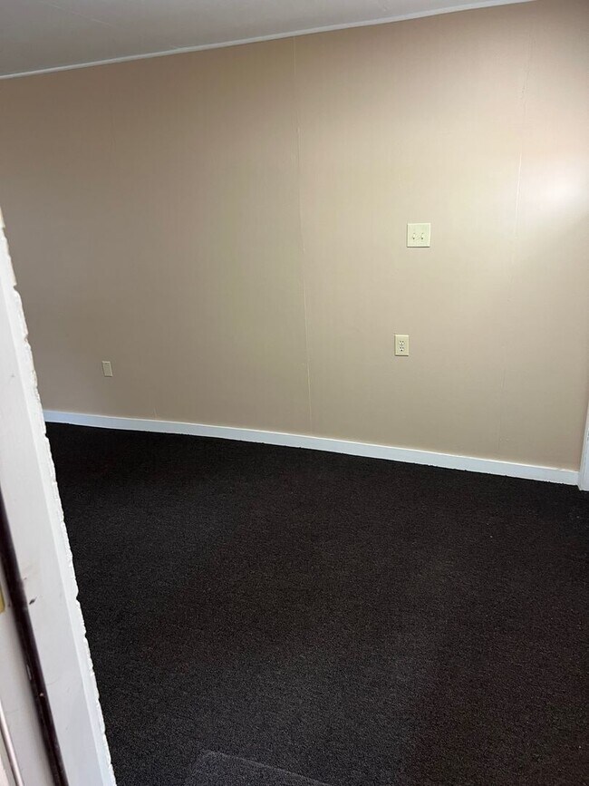 Building Photo - 926 N Ward Ave