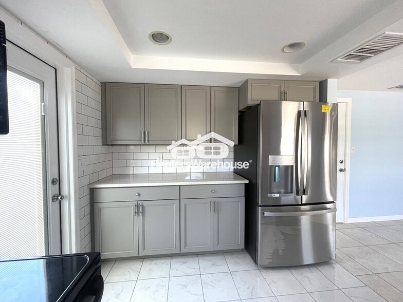 Building Photo - 561 Tarawitt Dr