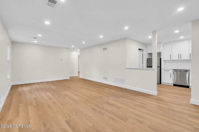 Building Photo - 18-7 Augusta Ct