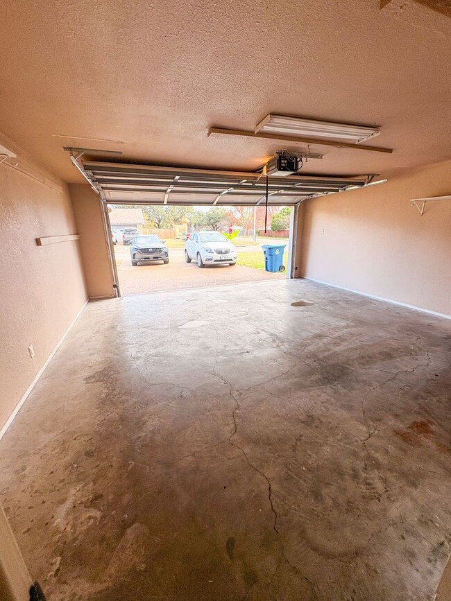 Building Photo - 100 Marylee Dr