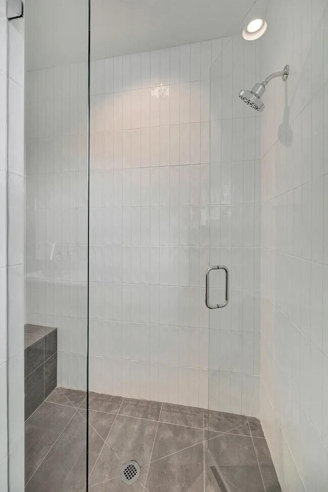 Building Photo - 1263 John St