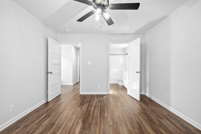 Building Photo - 960 Charlotte St