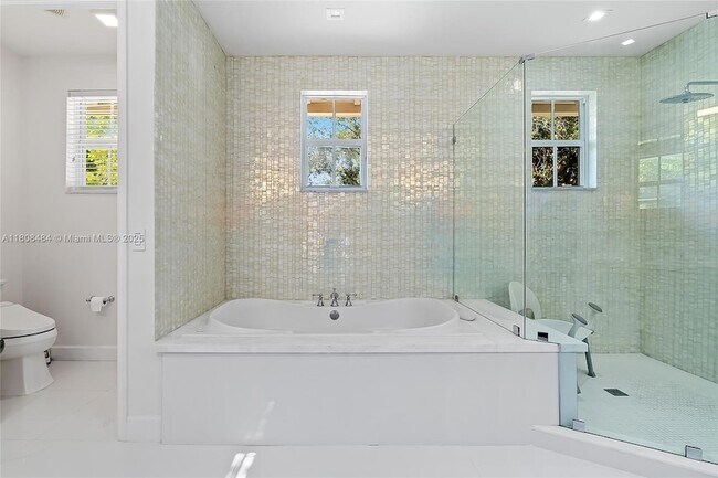 Building Photo - 5701 SW 85th St