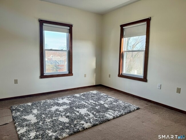 Building Photo - 156 Fair St