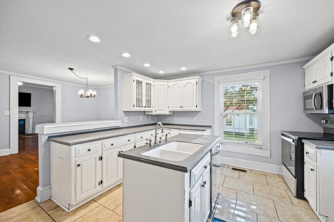 Building Photo - 512 Banks St