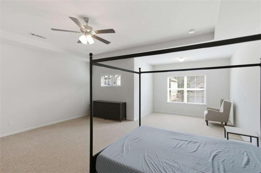 Building Photo - 1415 Dahlia Dr