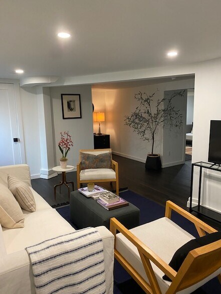 Primary Photo - 2216 E Roanoke St