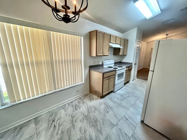 Building Photo - 1709 Pine Bay Dr