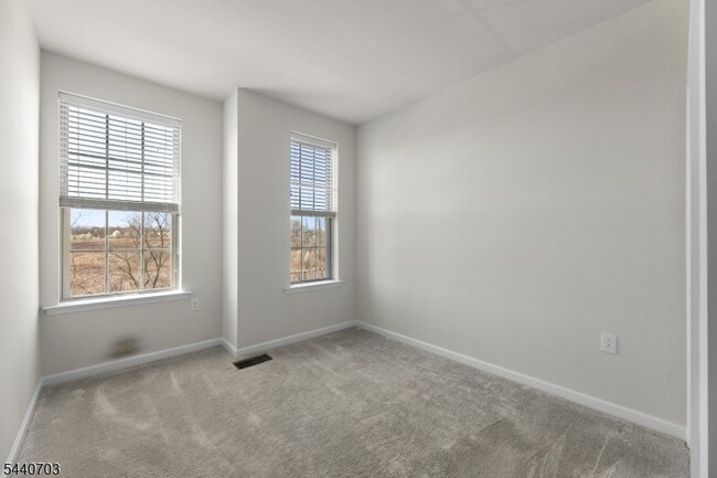 Building Photo - 19 S Davenport St
