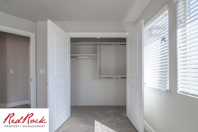 Building Photo - 3 Bedroom Hurricane Townhome With Scenic Views