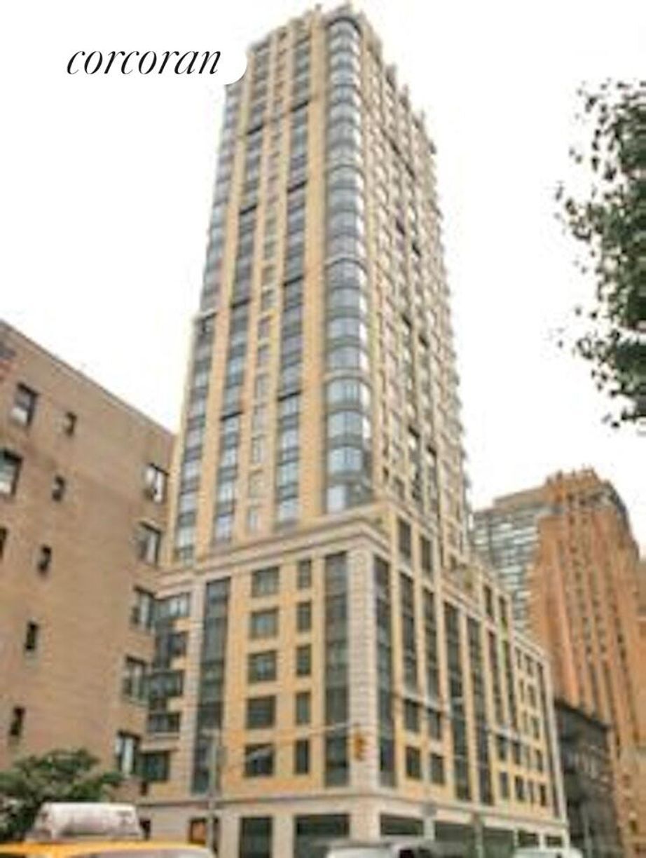 Building Photo - 400 E 51st St