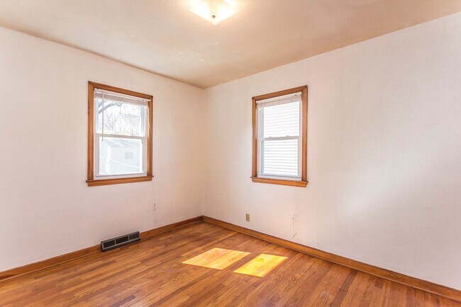 Building Photo - Ranch Style 3 Bedroom 1 Bath Home