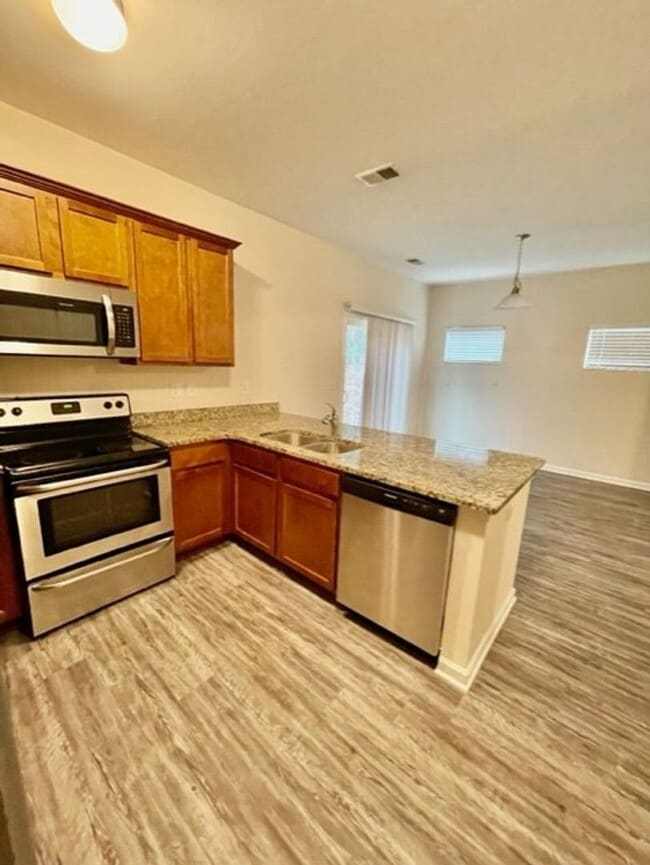 Building Photo - Luxurious 2 story 3 bedroom 2.5 bath townhomes. Located in Salisbury.