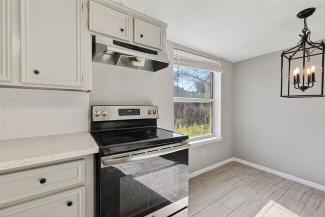 Building Photo - 14035 Utopia Dr