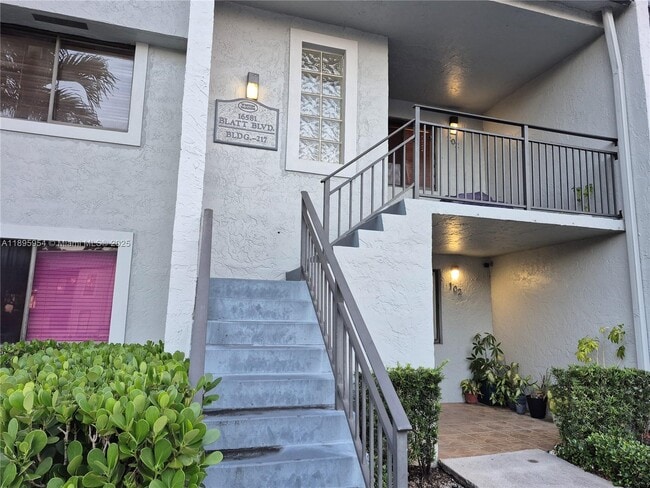 Building Photo - 16581 Blatt Blvd