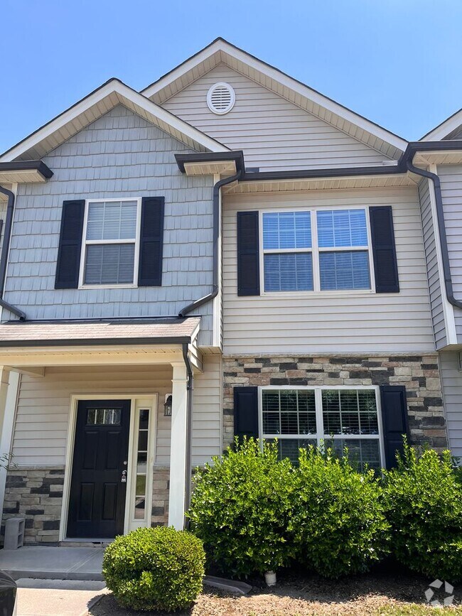 Building Photo - Lovely Townhouse