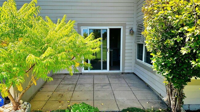 Building Photo - Beautiful Updated 2 Bed 2 Bath on Golf Course in Cherry Creek Schools
