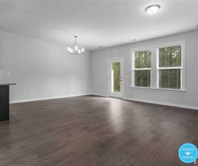 Building Photo - 2034 Chipley Dr