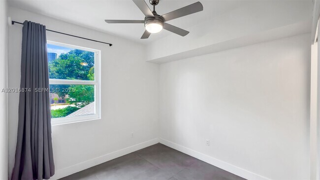 Building Photo - 1536 NW 15th Ave