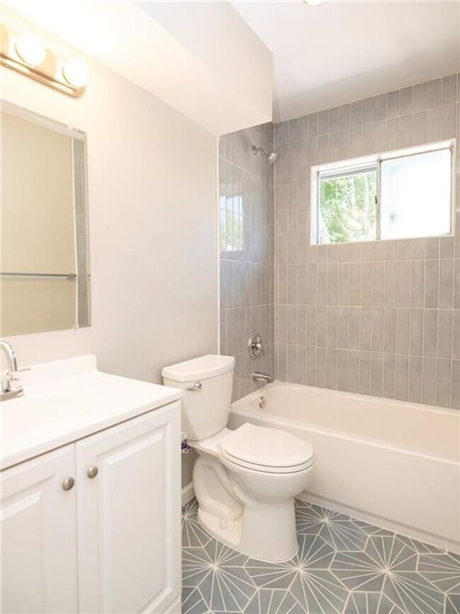 Building Photo - 2524 Glen Springs Way