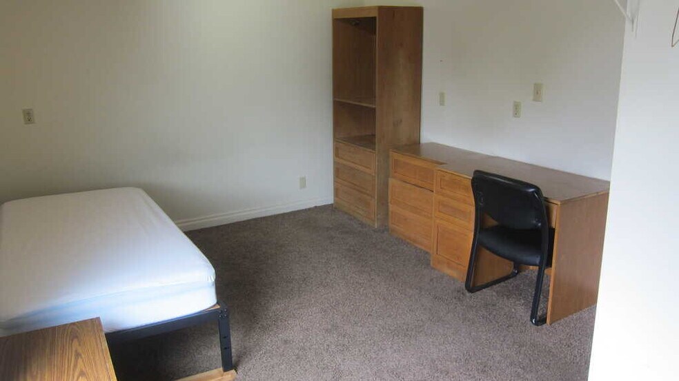 plenty of desk and storage space - 612 E 14th Ave