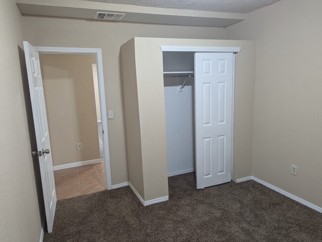 Building Photo - 14633 Valentin Dr