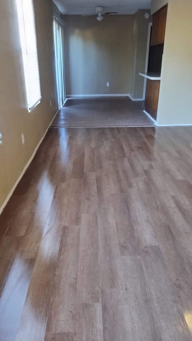 Building Photo - Welcome Home to Jefferson Square Apartments!