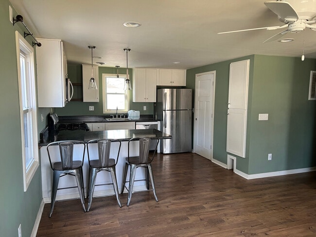 Building Photo - 414 N Lindberg St