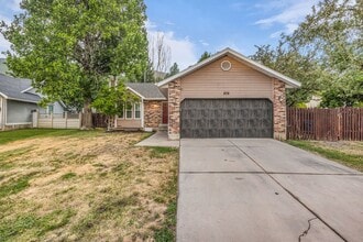 Building Photo - Charming Farmington Home in Peaceful Cul-de-Sac - Newly Painted Cabinets