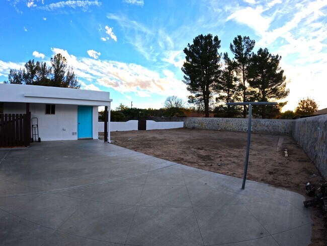 Building Photo - 2968 La Mesilla Circle