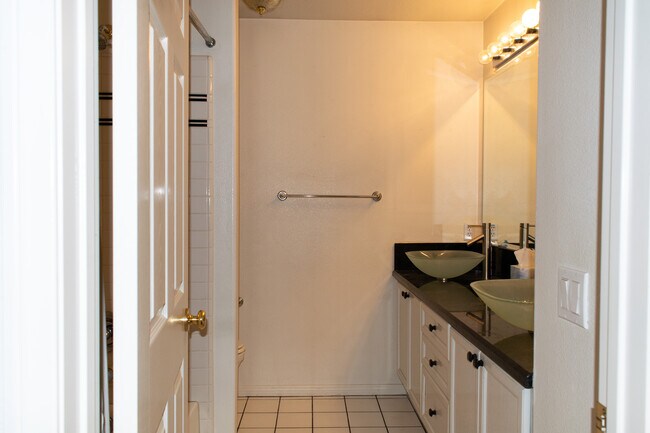 Building Photo - 1148 Corte Riviera